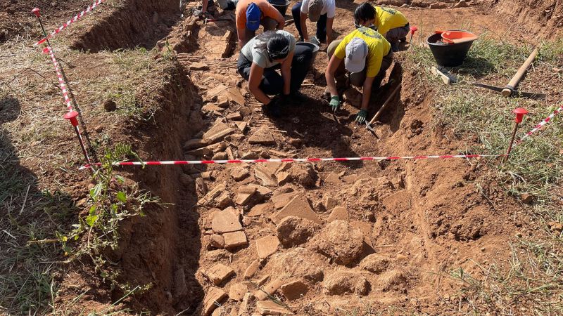 scavi primo piano e6b451a7 - Dalla storia più antica: Laino Borgo rivela un luogo di culto del V secolo a.C. - 1 Dalla storia più antica: Laino Borgo rivela un luogo di culto del V secolo a.C.