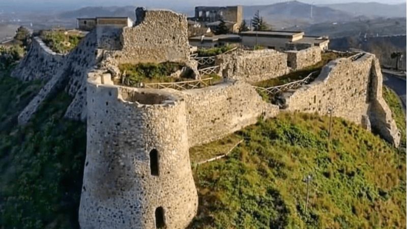 Archeologia, nuove scoperte nel Castello di Simeri Crichi
