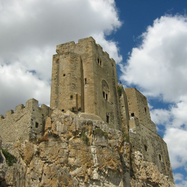 Il fascino senza tempo del Castello federiciano dei templari