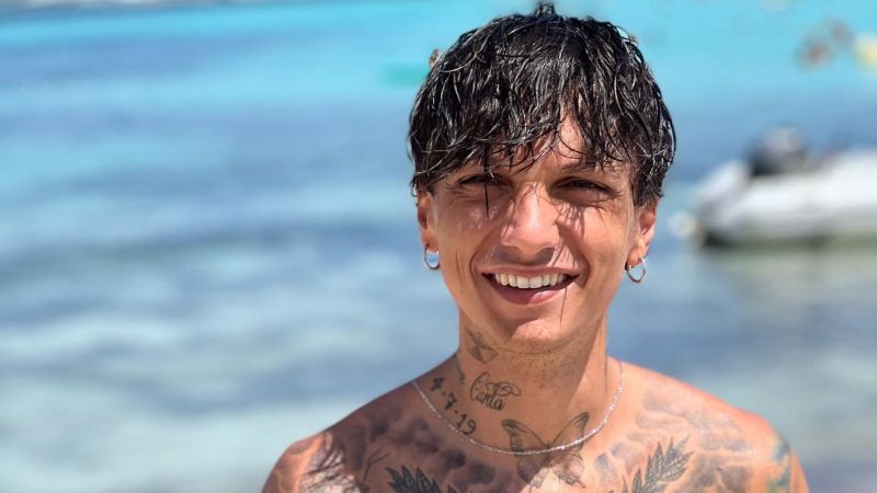 Ultimo a Tropea: “Scendo e trovo tutto questo. Puoi chiamarlo amore” [VIDEO]