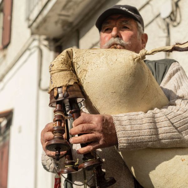 Oggi a Conflenti il più grande raduno di zampognari d’Italia