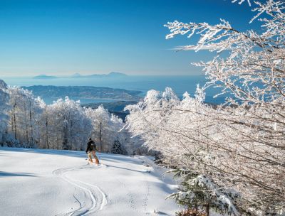 S1 Gambarie sullo sfondo eolie 087 ed3851a0 - Home - 12 A Gambarie, sulle vette innevate dell’Aspromonte