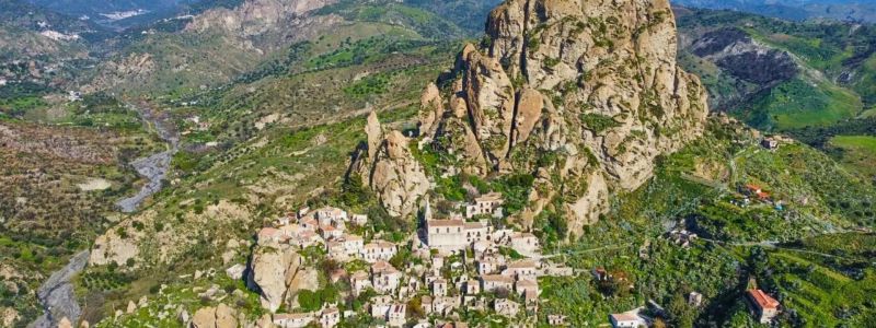 Sfide creative, nasce il “48 ore Pentedattilo Film Festival”