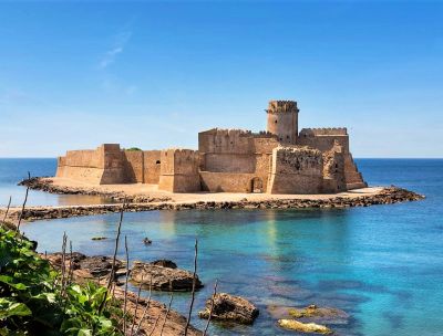 Castelli e torri della Calabria: fumo di giorno, fuoco di notte