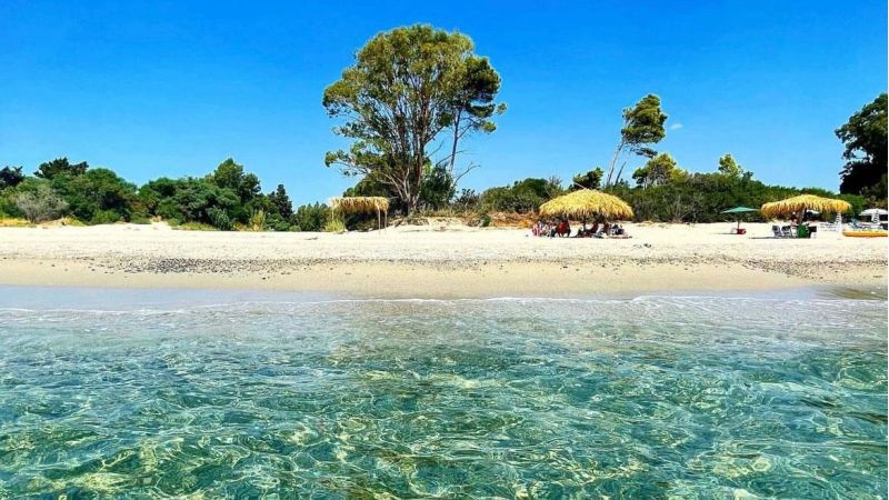 Simeri crichi spiaggia 3 a f2121555 - "Lascia solo l'impronta", a Simeri Mare spuntano i "piedoni" gentili - 1 “Lascia solo l’impronta”, a Simeri Mare spuntano i “piedoni” gentili