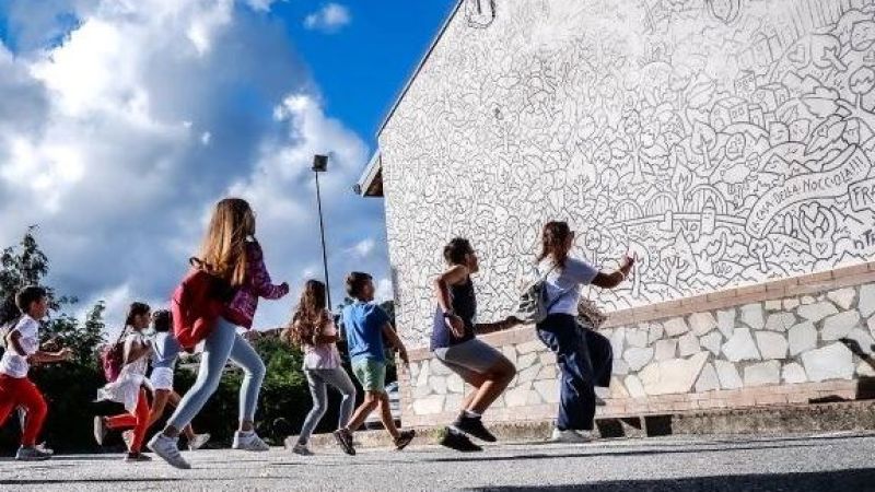 Murales FRADESIGN f3ba4e1a - Cardinale e Brognaturo: Arte, Musica e Territorio Protagonisti di “Nuovi Radicamenti 2024” - 1 Cardinale e Brognaturo: Arte, Musica e Territorio Protagonisti di “Nuovi Radicamenti 2024”