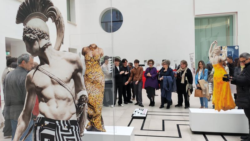 Al MArRC inaugurata l’installazione dedicata a Gianni Versace