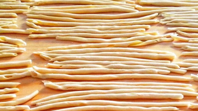 maccheroni al ferretto 1 e1716387826194 f3ca17c6 - “Pasta fest”, a Crotone si celebra la pasta tradizionale calabrese - 1 “Pasta fest”, a Crotone si celebra la pasta tradizionale calabrese