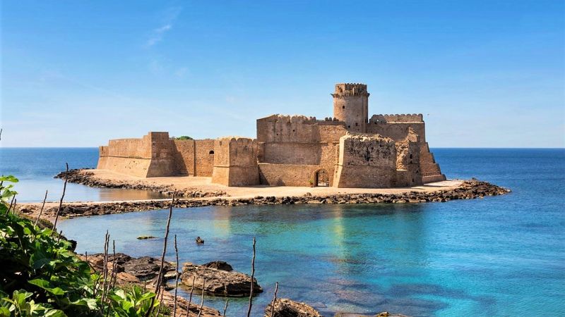 Castello Aragonese di Le Castella f45fc58c - Le Castella ospiterà la «gara di nuoto più bella d'Italia» - 1 Le Castella ospiterà la «gara di nuoto più bella d’Italia»