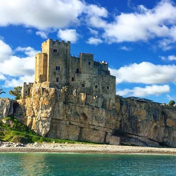 Castrum Petrae Roseti, storia e leggende attorno al maniero di Roseto