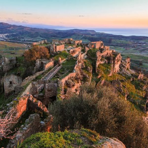 Brancaleone e il borgo abbandonato di Vetus (VIDEO)