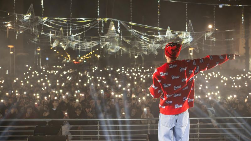 SHADE piazza Le Fosse fb050b88 - "Il miglior Natale di sempre" e il successo di Shade a Corigliano Rossano - 1 “Il miglior Natale di sempre” e il successo di Shade a Corigliano Rossano