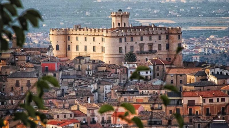 Favola vista mare: alla scoperta del Castello Ducale di Corigliano [FOTO]