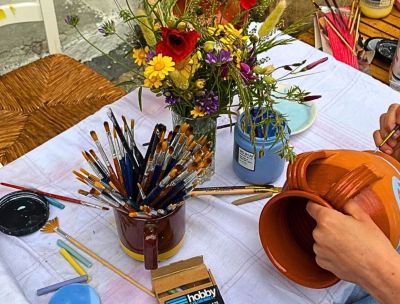 Argilla e colori, il corso di ceramica nel centro storico di Amantea