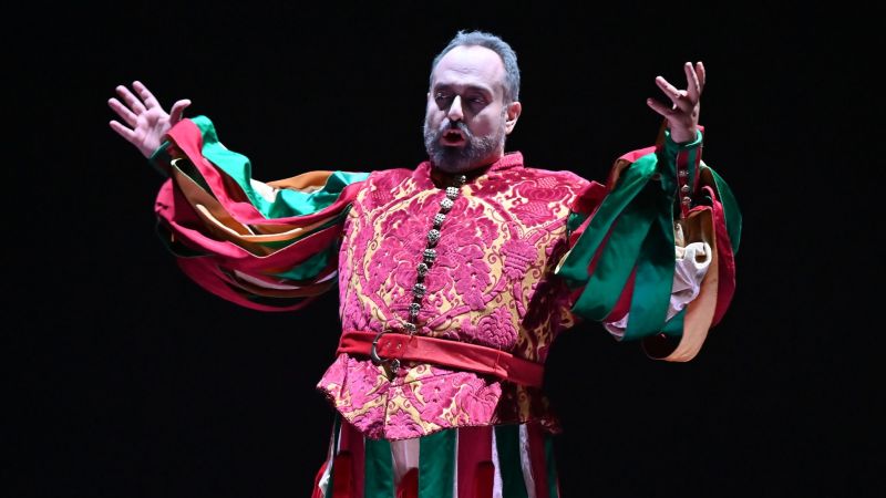 Il baritono calabrese Luca Bruno è Rigoletto alla Reggia di Colorno