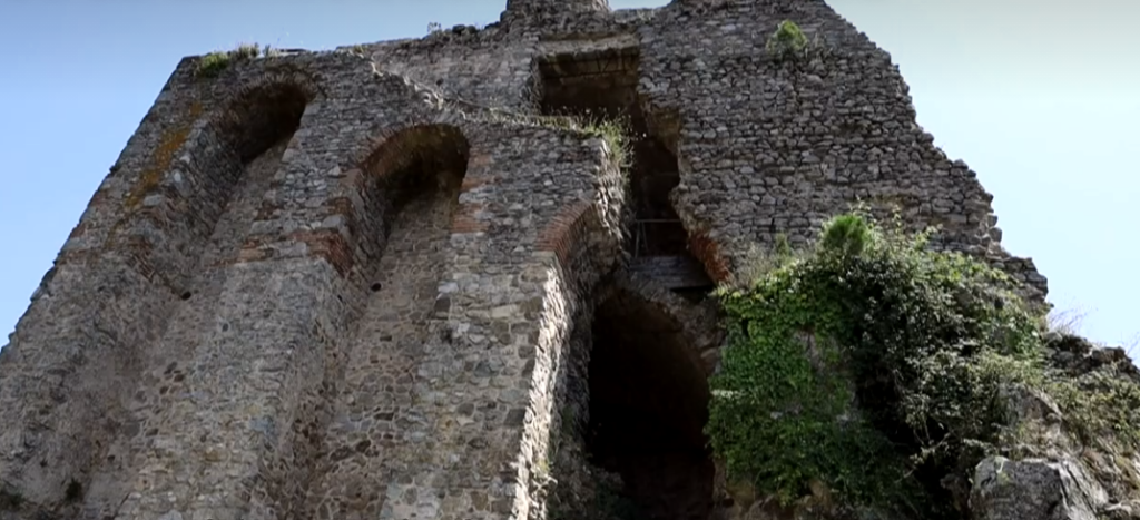 san giorgio morgeto castello - San Giorgio Morgeto, l’eterna fragilità: riti, memoria e paesi dimenticati - 4 san giorgio morgeto castello - Meraviglie di Calabria - 3