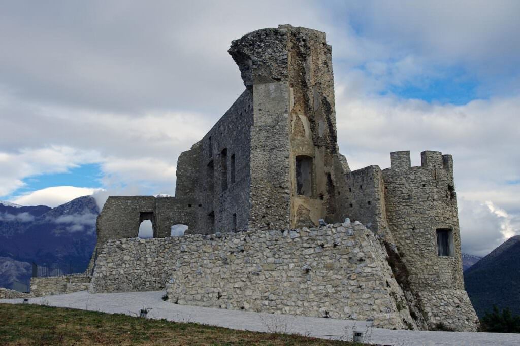 Morano Calabro Castello Normanno Svevo.min - Morano Calabro, un presepe di pietra incorniciato dal Pollino - 7 Morano Calabro Castello Normanno Svevo.min - Meraviglie di Calabria - 6