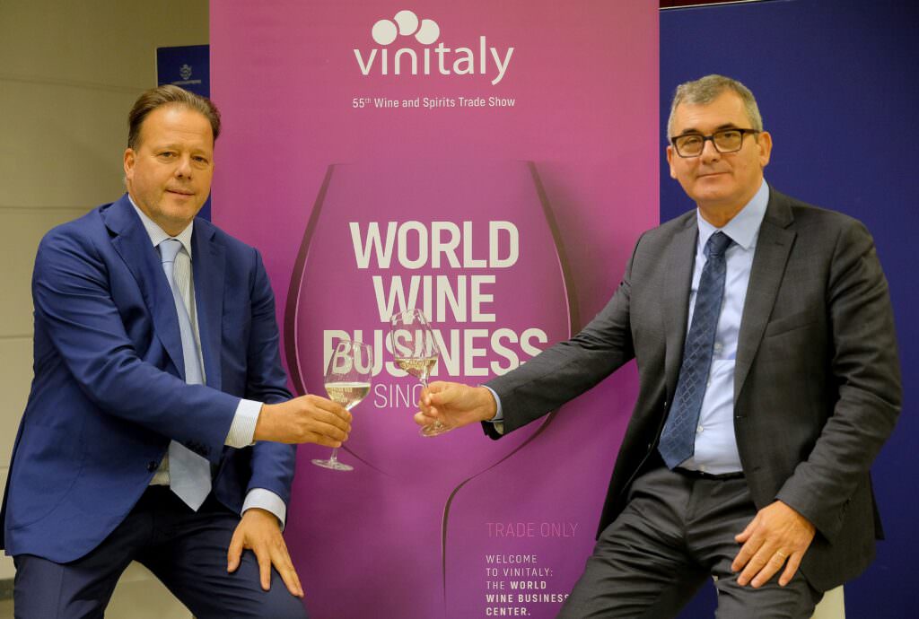 Vinitaly EnneviBricolo Danese Vinitaly - Vinitaly 2023: 1000 Top Buyer da 68 Paesi - 3 Vinitaly EnneviBricolo Danese Vinitaly - Meraviglie di Calabria - 2