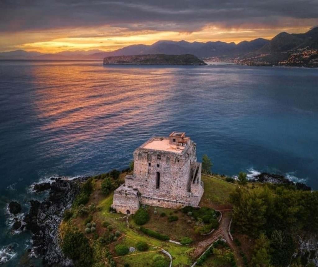 Torre di Crawford al tramonto 1024x859 1 - Meraviglie di Calabria - 18