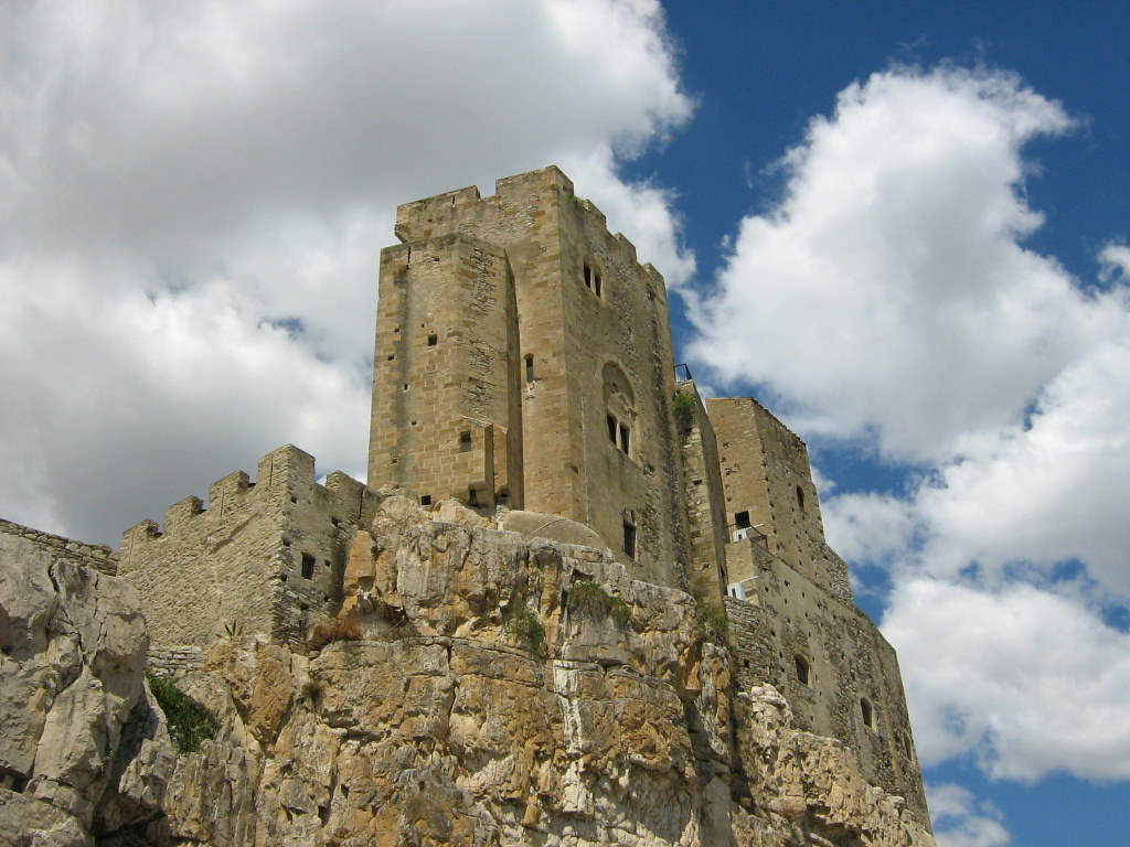 Il fascino senza tempo del Castello federiciano dei templari