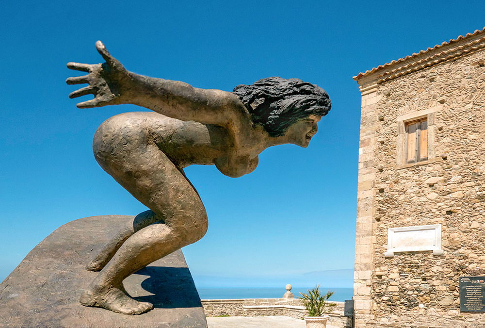 fiumefreddo statua - Fiumefreddo Bruzio, il borgodifiume (FOTO) - 5 fiumefreddo statua - Meraviglie di Calabria - 4