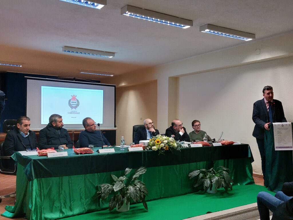 Tavolo dei relatori 2 - Un'esperienza turistica a tutto "Tonda" di Calabria - 3 Tavolo dei relatori 2 - Meraviglie di Calabria - 2
