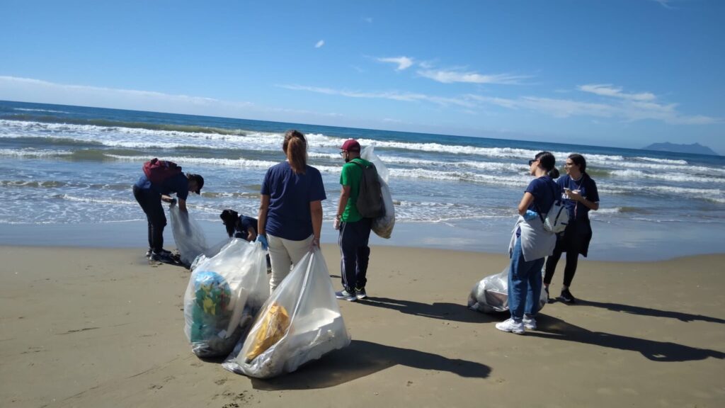 clean up 1 - Calabria: i volontari plastic free tornano in azione per l'ambiente - 5 clean up 1 - Meraviglie di Calabria - 4