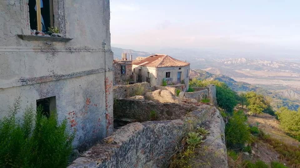 5 3 - Ferruzzano da borgo abbandonato a set cinematografico - 7 5 3 - Meraviglie di Calabria - 6