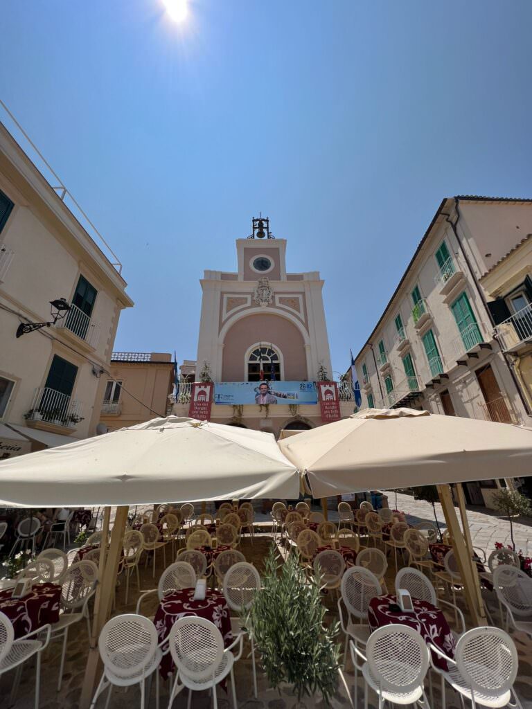 Antico Sedile della Cappella dei Nobili 1 - Al via dal 26 giugno il 'Tropea Film Festival' dedicato a Massimo Troisi - 7 Antico Sedile della Cappella dei Nobili 1 - Meraviglie di Calabria - 6