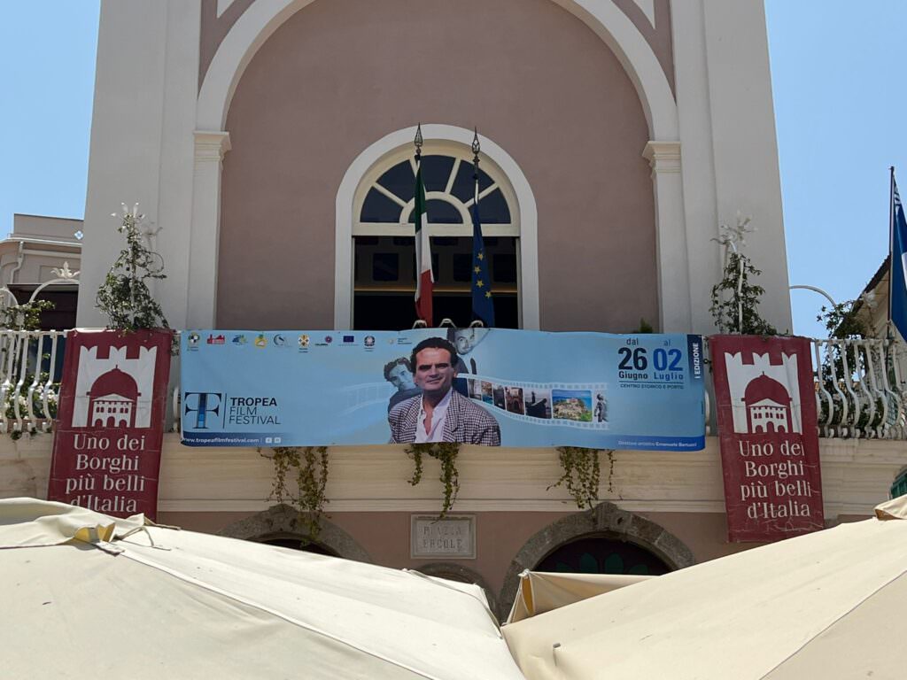 Antico Sedile della Cappella dei Nobili 2 - Al via dal 26 giugno il 'Tropea Film Festival' dedicato a Massimo Troisi - 5 Antico Sedile della Cappella dei Nobili 2 - Meraviglie di Calabria - 4
