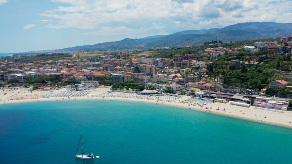 142801633 b34f3cd3 044b 4a0d ad90 19e64ca1559a - Cinque bellissime spiagge in Calabria per il 2023 - 25 142801633 b34f3cd3 044b 4a0d ad90 19e64ca1559a - Meraviglie di Calabria - 24