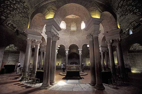 44533f57 74d8 40c1 baba f2c26ed8596d 1 - Giornate FAI per le scuole, i tesori calabresi svelati da giovani ciceroni - 6 Battistero di Santa Severina