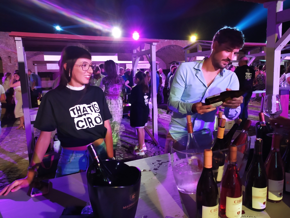 Bagno di folla per i Vini della Doc Ciro al Wine Festival ai Mercati Saraceni di Ciro Marina 14 - Cresce l'attesa per il Cirò wine Festival - 3 Bagno di folla per i Vini della Doc Ciro al Wine Festival ai Mercati Saraceni di Ciro Marina 14 - Meraviglie di Calabria - 2