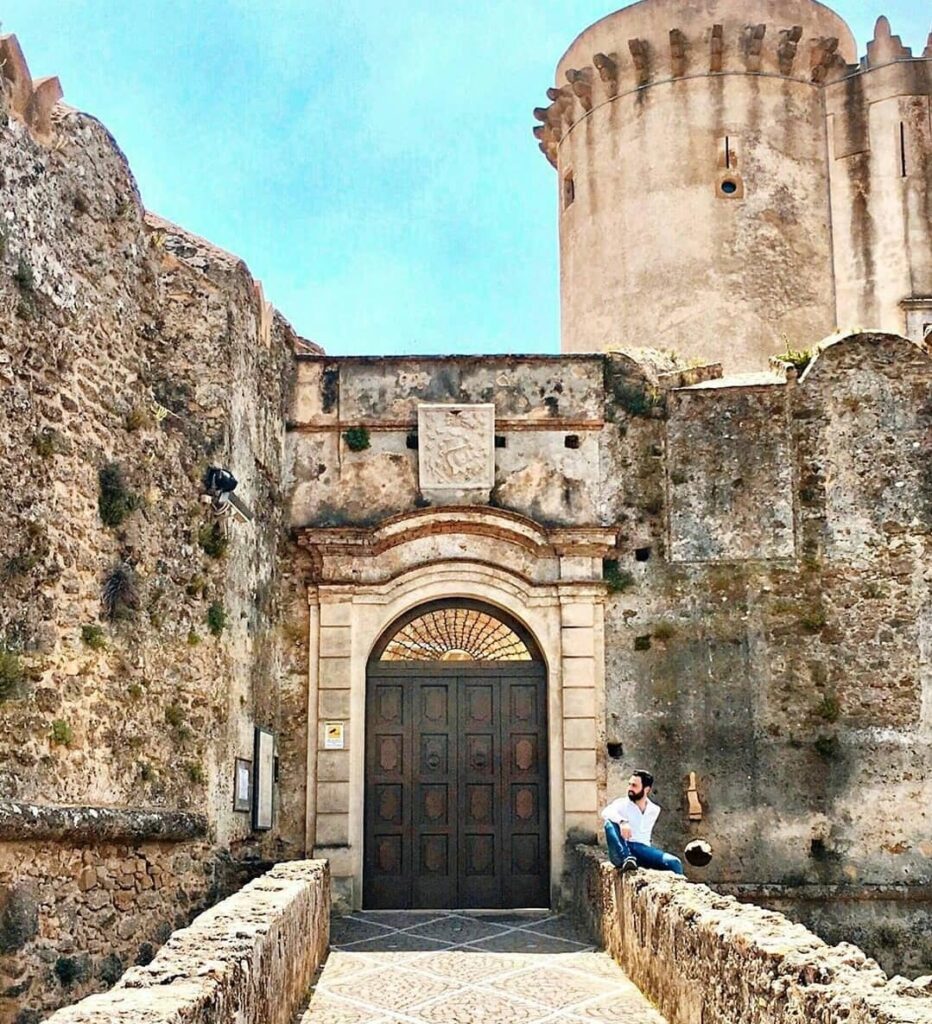 WhatsApp Image 2023 07 10 at 17.02.53 - Il possente castello sullo sperone di tufo a Santa Severina - 11 WhatsApp Image 2023 07 10 at 17.02.53 - Meraviglie di Calabria - 10