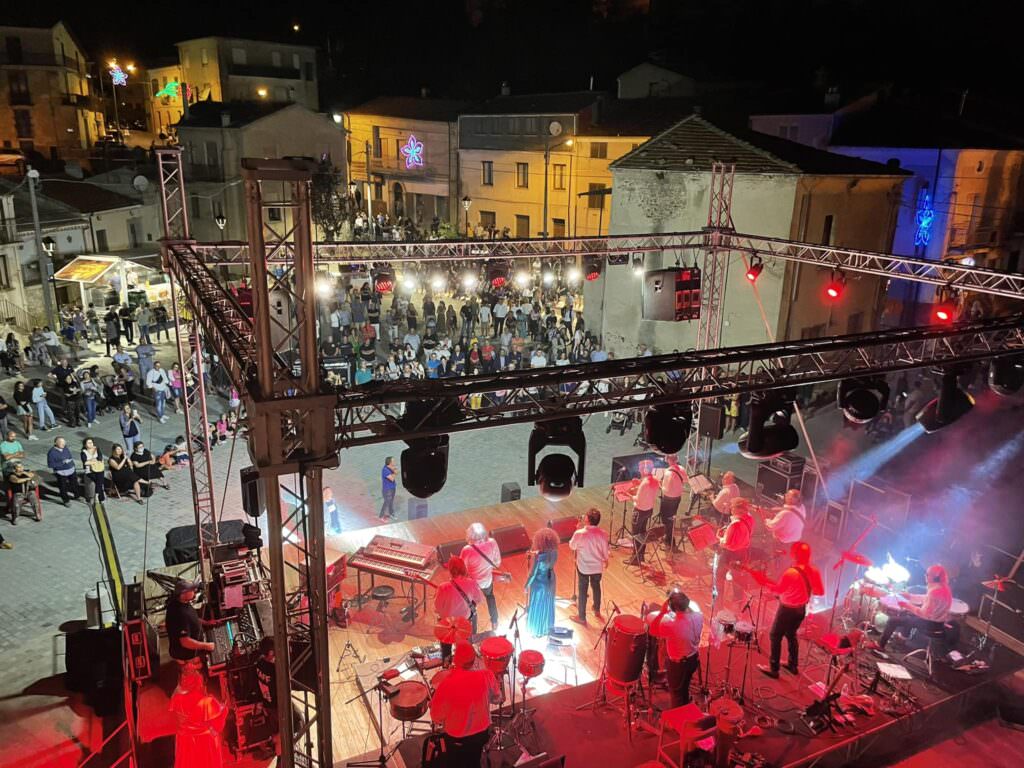 299922833 10221481980387636 279082106112920646 n - Aprigliano brinda con i "Calici a Corte", nel borgo «tra i più belli di Italia» - 5 299922833 10221481980387636 279082106112920646 n - Meraviglie di Calabria - 4