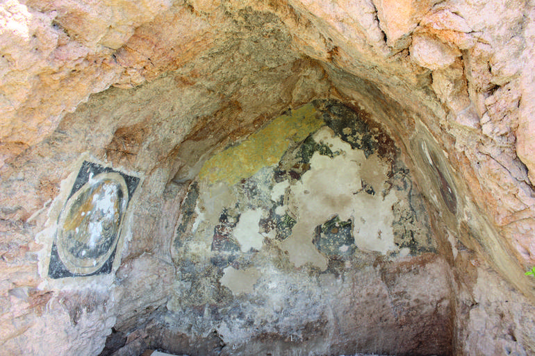 La grotta di San Francesco ad Altilia articleimage - Le due grotte dell’eremo minimo francescano di Altilia - 5 La grotta di San Francesco ad Altilia articleimage - Meraviglie di Calabria - 4