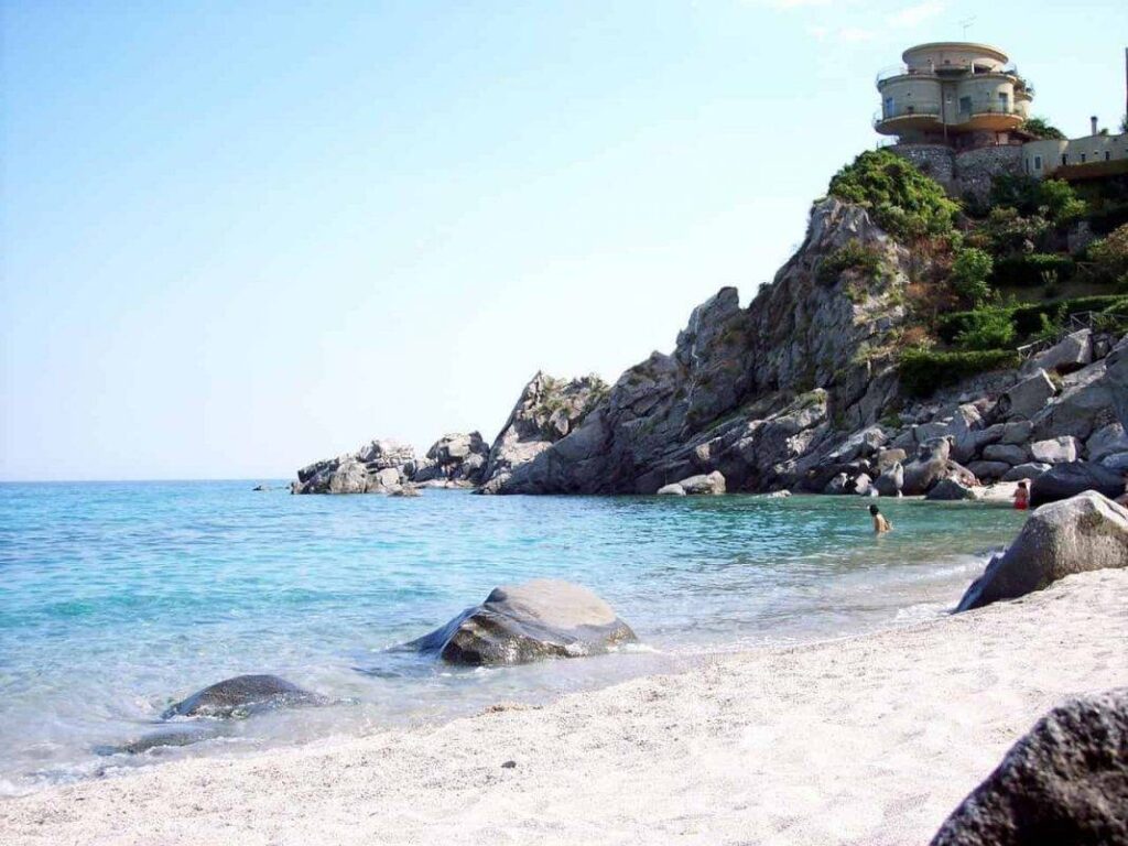 Spiaggia Caminia - Caminia, Baia incontaminata nella Costa degli Aranci - 3 Spiaggia Caminia - Meraviglie di Calabria - 2