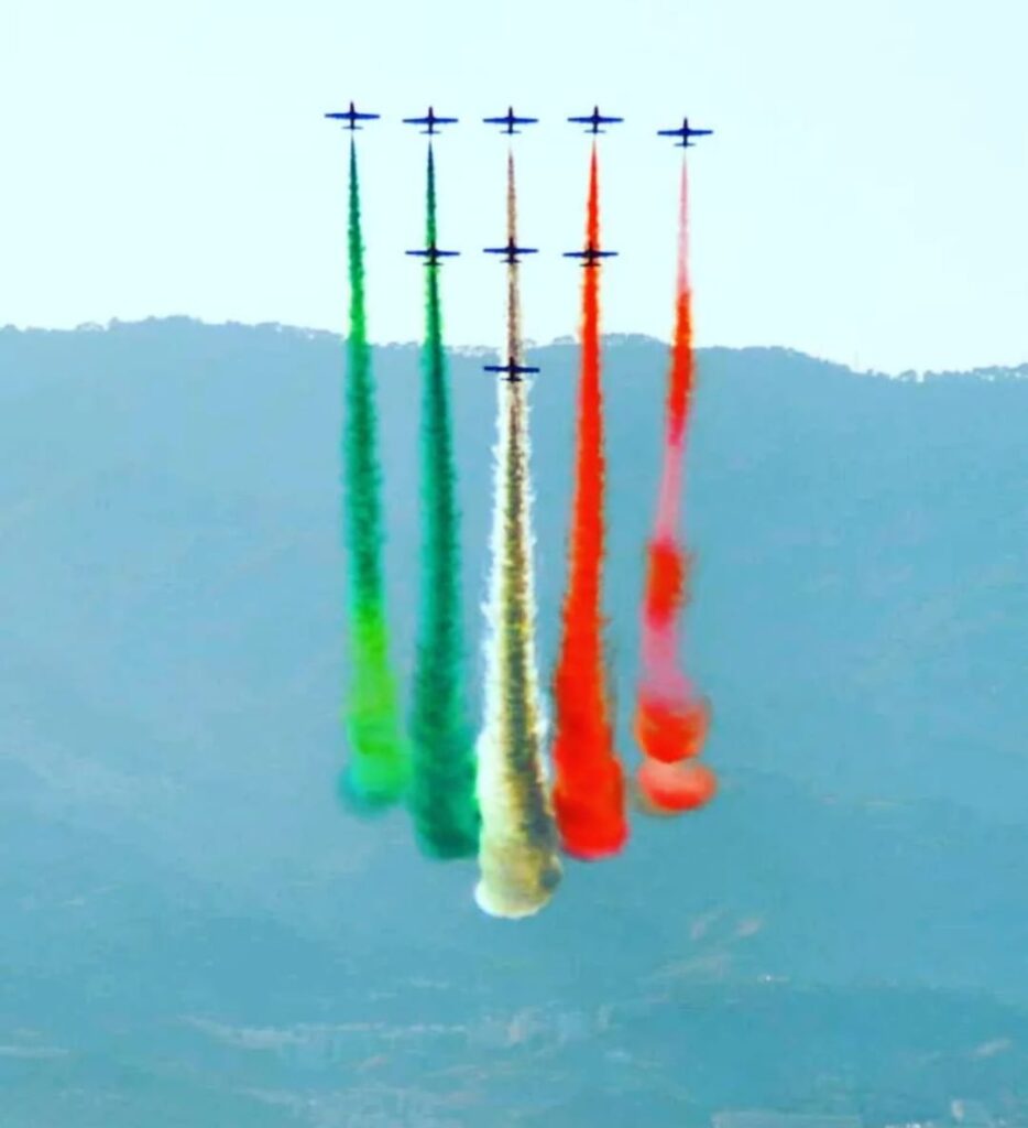 WhatsApp Image 2023 08 01 at 09.50.20 - Le Frecce Tricolori colorano il cielo di Reggio Calabria e Catanzaro - 5 WhatsApp Image 2023 08 01 at 09.50.20 - Meraviglie di Calabria - 4
