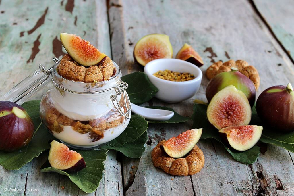 Yogurt greco con fichi biscotti e polline - L'eccellenza dei Fichi di Cosenza DOP va incontro al Gustus di Napoli - 3 Yogurt greco con fichi biscotti e polline - Meraviglie di Calabria - 2