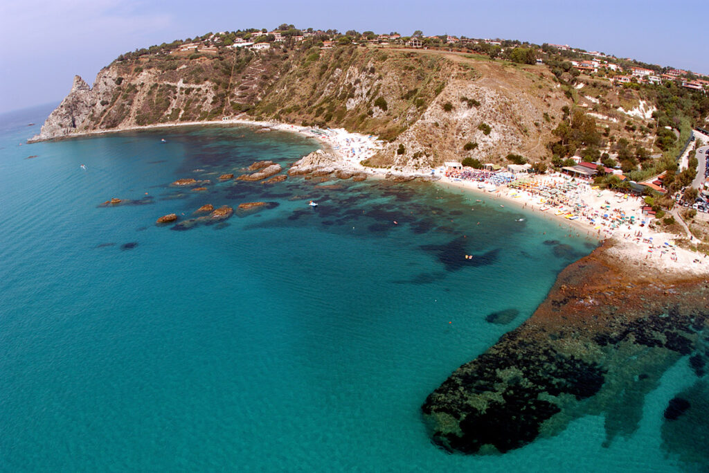 spiaggia grotticelle 1 - Spunti per il Ferragosto last minute in Calabria - 15 spiaggia grotticelle 1 - Meraviglie di Calabria - 14