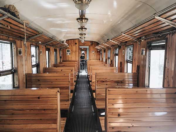 treno sila interno carrozze - Innamorati della Sila, il viaggio lento su un vecchio treno a vapore - 19 treno sila interno carrozze - Meraviglie di Calabria - 18