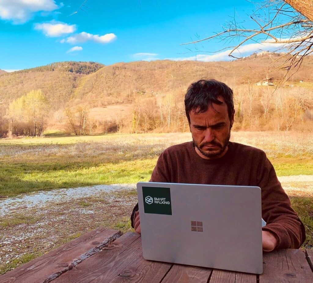 davide al pc smart walking - L'ufficio ideale? In Calabria e coast to coast, a prova di Smart Walking - 10 davide al pc smart walking - Meraviglie di Calabria - 9