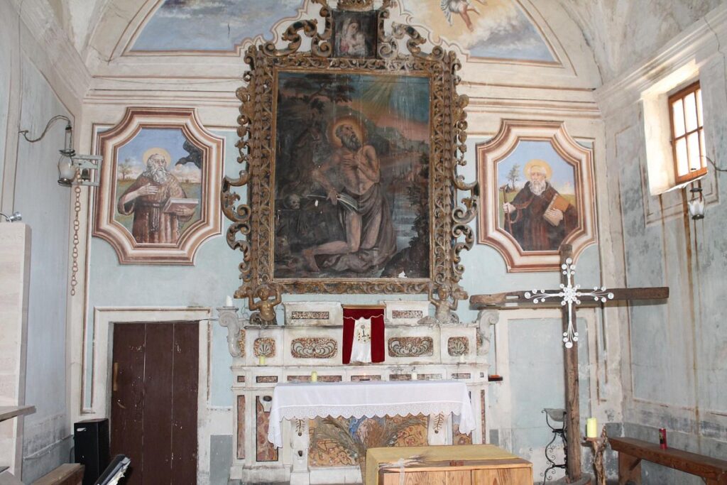 interno chiesa santilarione - Scenari inaspettati: le Cascate di San Nicola di Caulonia - 13 interno chiesa santilarione - Meraviglie di Calabria - 12
