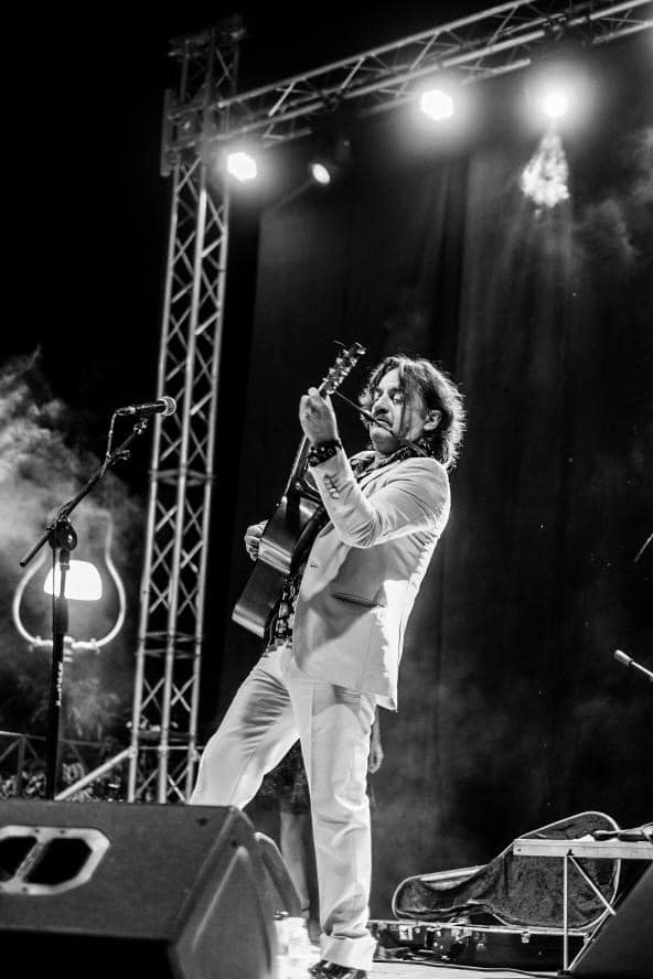 peppe voltarelli chitarra - Il nuovo album di Peppe Voltarelli esce in edizione speciale - 5 peppe voltarelli chitarra - Meraviglie di Calabria - 4