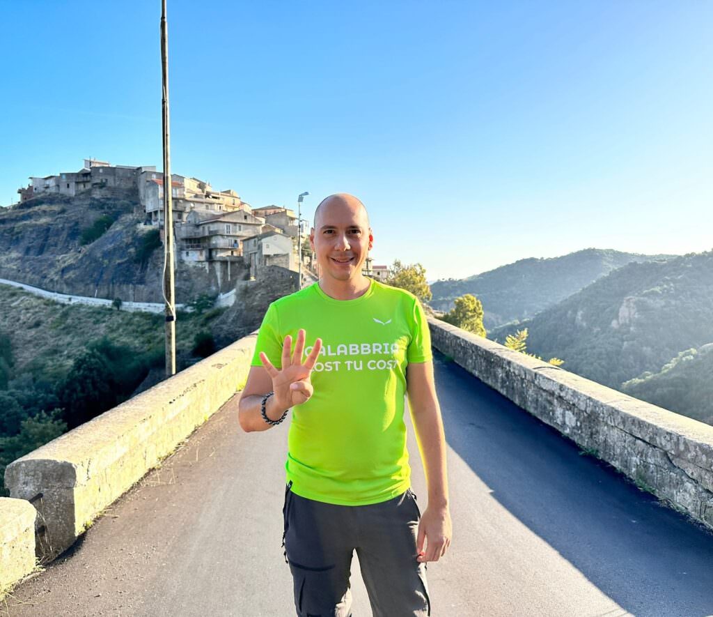 Calabbria Cost Tu Cost il viaggio a piedi di Alessandro Frontera2 - In viaggio, a piedi, lungo la Calabria: Alessandro Frontera e il suo quarto "cost tu cost" - 11 Calabbria Cost Tu Cost il viaggio a piedi di Alessandro Frontera2 - Meraviglie di Calabria - 10