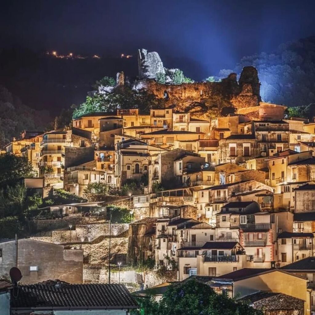 castello - Un posto da favola a Lamezia Terme: all'Antico Mulino delle Fate un riconoscimento Unesco - 3 castello - Meraviglie di Calabria - 2