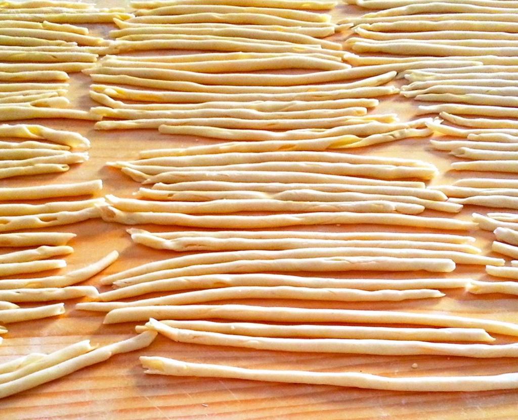 maccheroni al ferretto 1 - Calabria: di che pasta siamo fatti? Formati e ricette della tradizione - 9 maccheroni al ferretto 1 - Meraviglie di Calabria - 8
