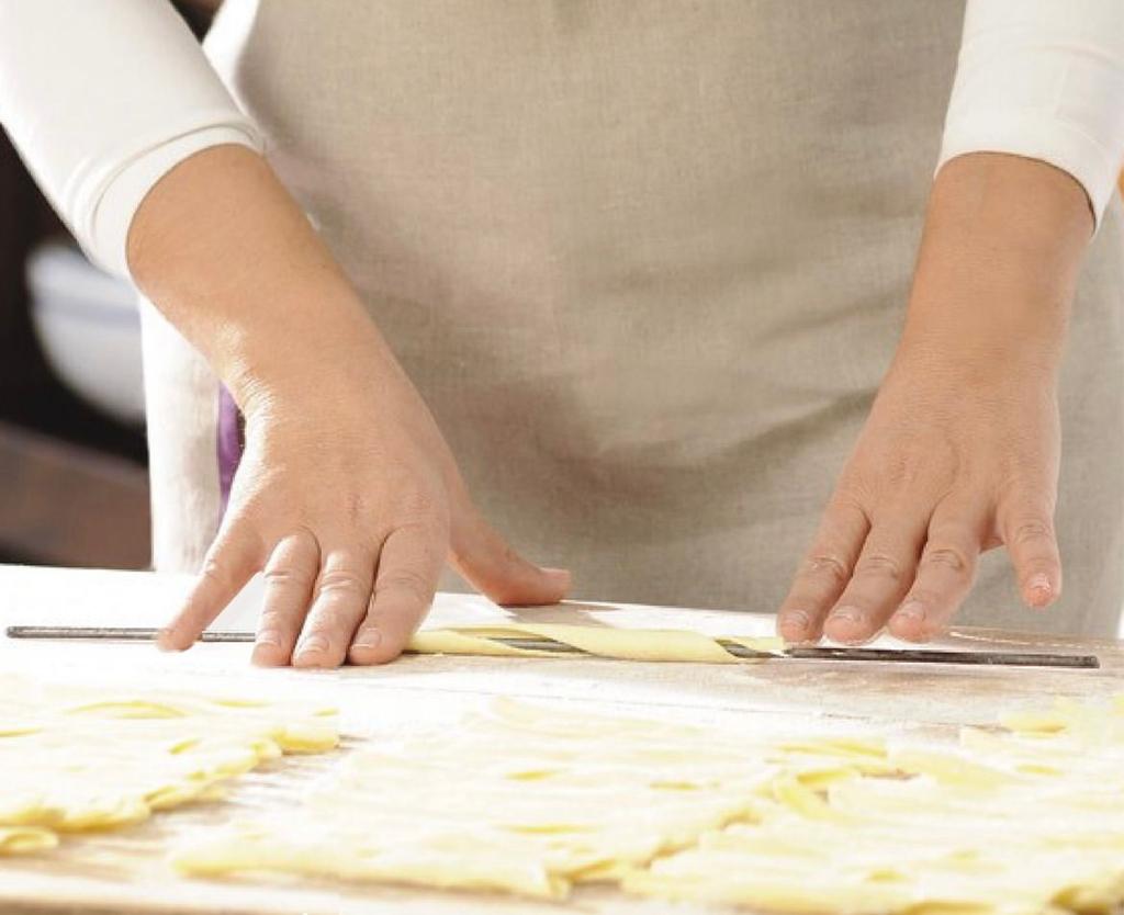 maccheroni al ferretto Ph. Pastificio Pirro 1 - Calabria: di che pasta siamo fatti? Formati e ricette della tradizione - 11 maccheroni al ferretto Ph. Pastificio Pirro 1 - Meraviglie di Calabria - 10