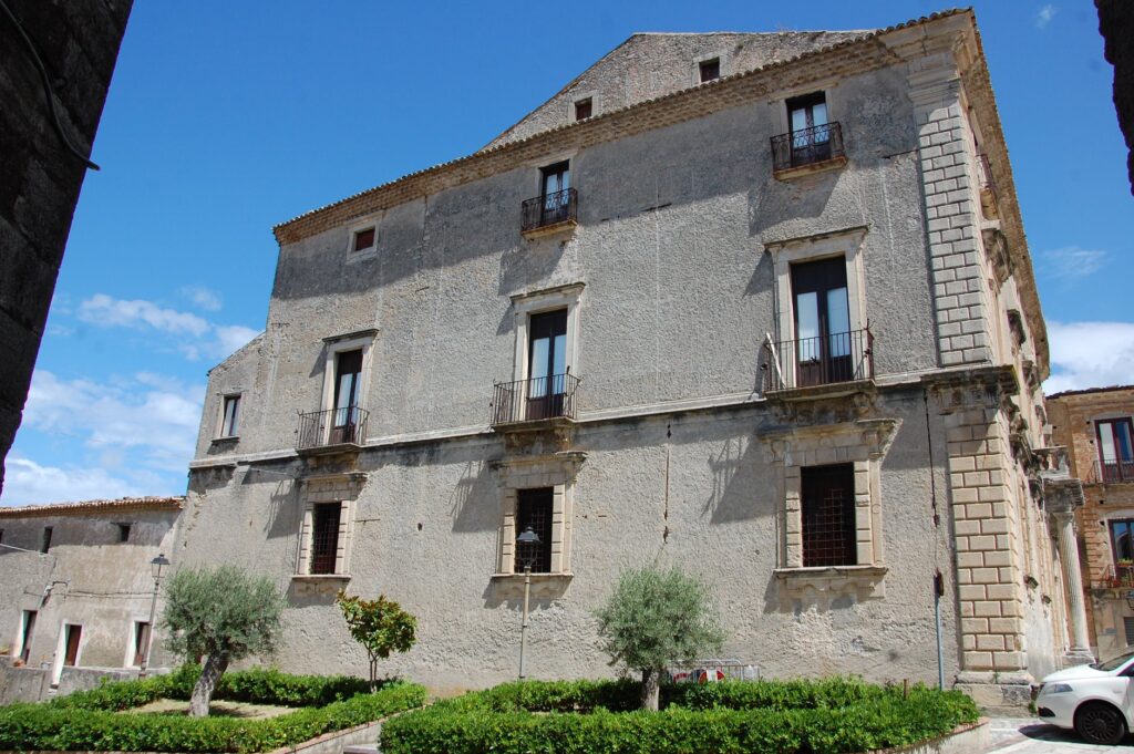palazzo cibotre n - Tra i colori caldi di stagione: in Calabria tornano le Giornate Fai d'Autunno - 19 palazzo cibotre n - Meraviglie di Calabria - 18