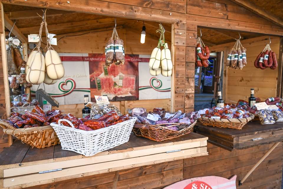stand salumin - Enogastronomia, spettacolo e territorio: è l'Autunno di Camigliatello Silano - 19 stand salumin - Meraviglie di Calabria - 18